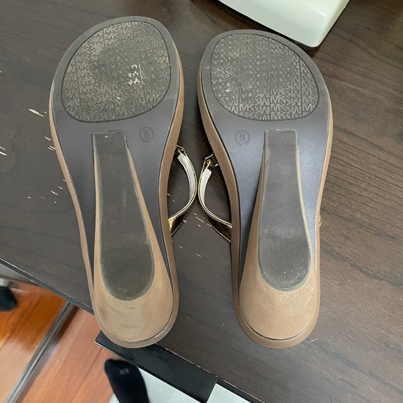 Michael Kors Thong Sandals - Picture 3 of 4